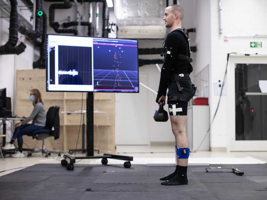 Evaluating back support provided by a passive exoskeleton