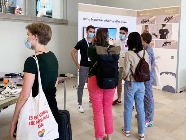 Enlarged view: Visitors at the RElab booth at Scientifica
